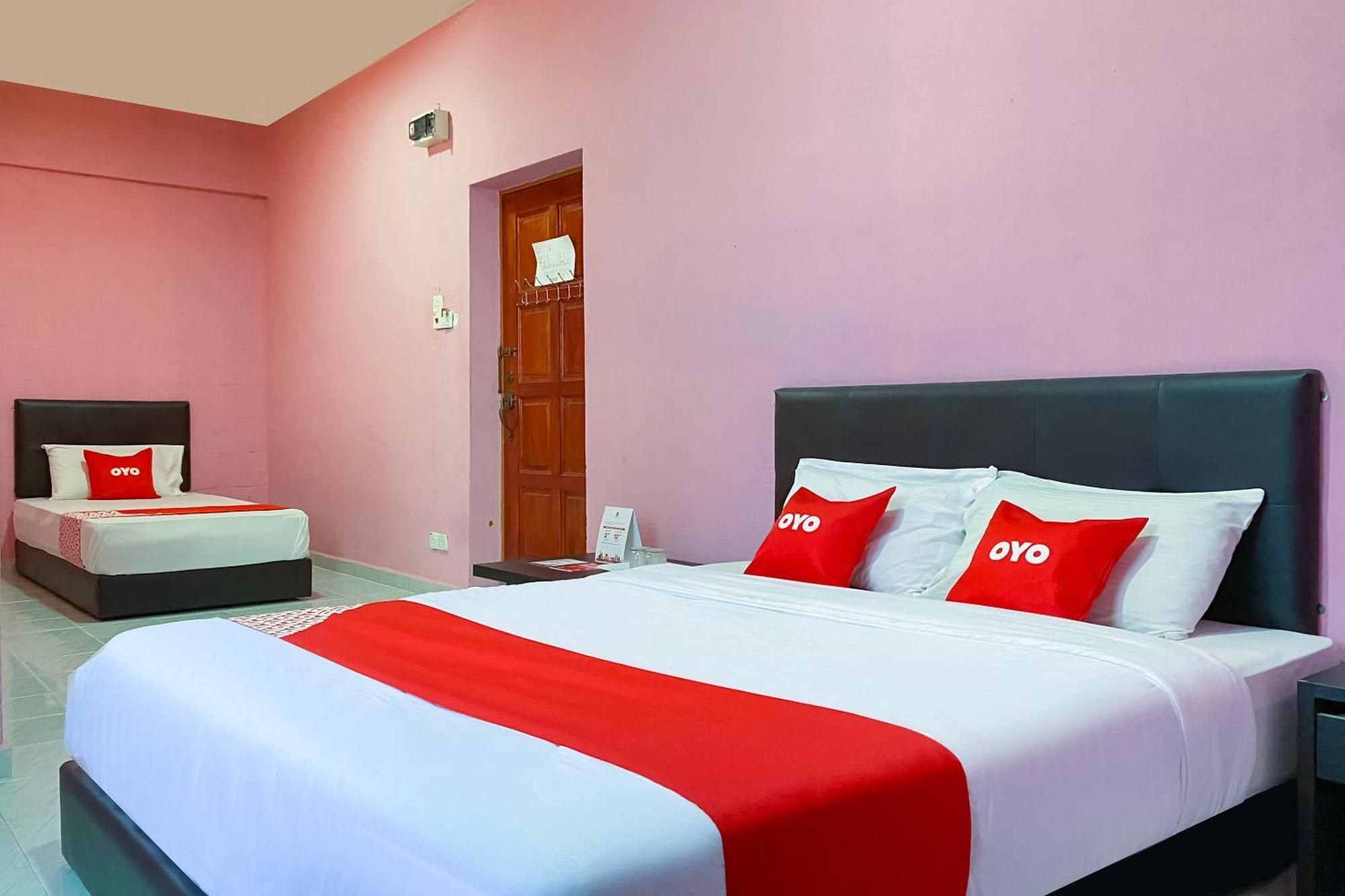 OYO 90039 Coop Hotel Kangar Bagian luar foto
