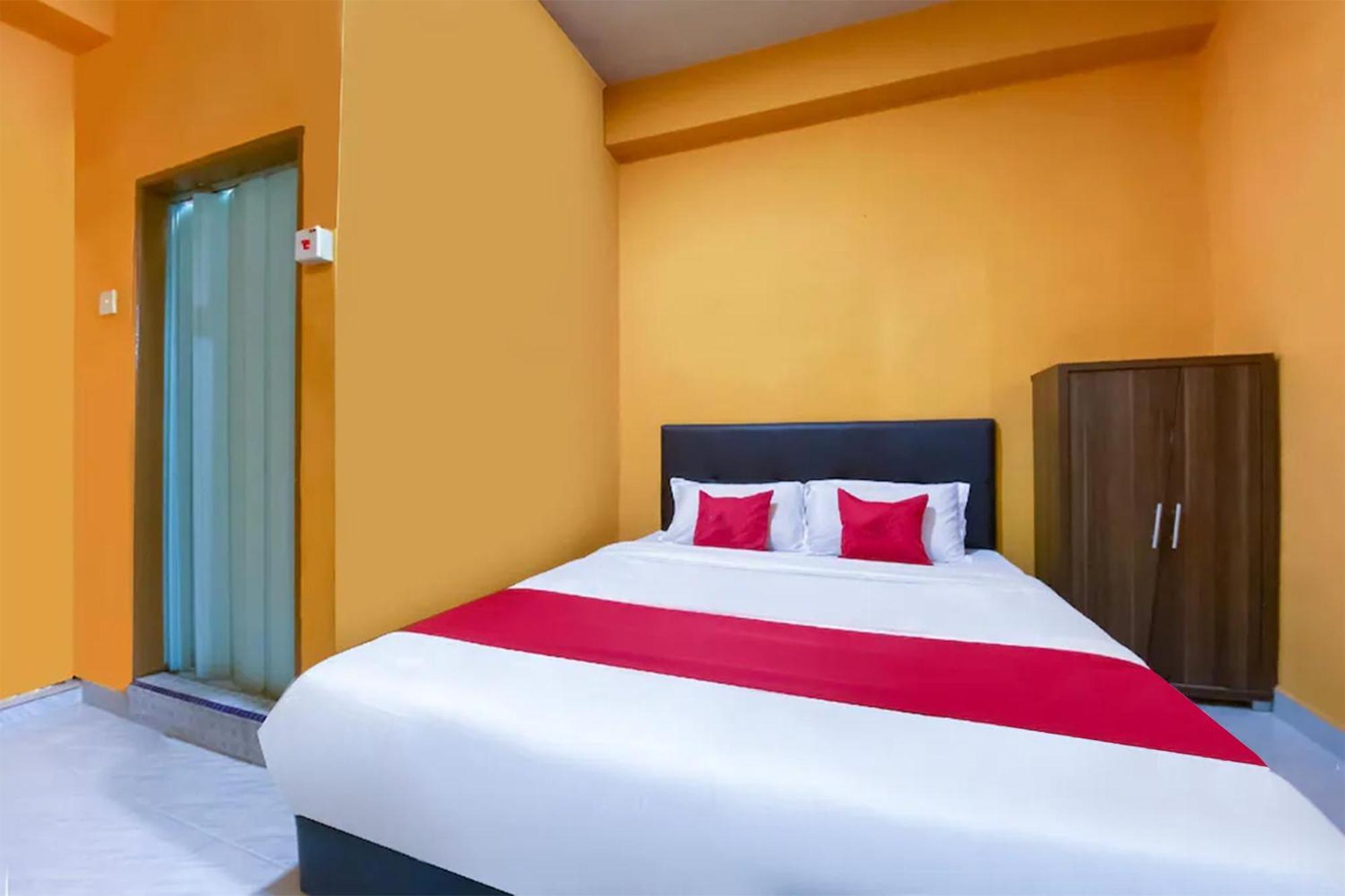 OYO 90039 Coop Hotel Kangar Bagian luar foto